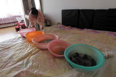 城步楼上漏水，住户失联，小区没物管，业主维权难！律师来支招……